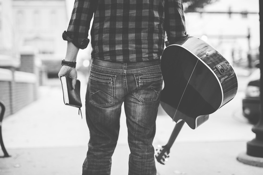 Чи можуть акустичні гітари мати звукознімач? Основні типи звукознімачів для акустичних гітар та їх характеристики